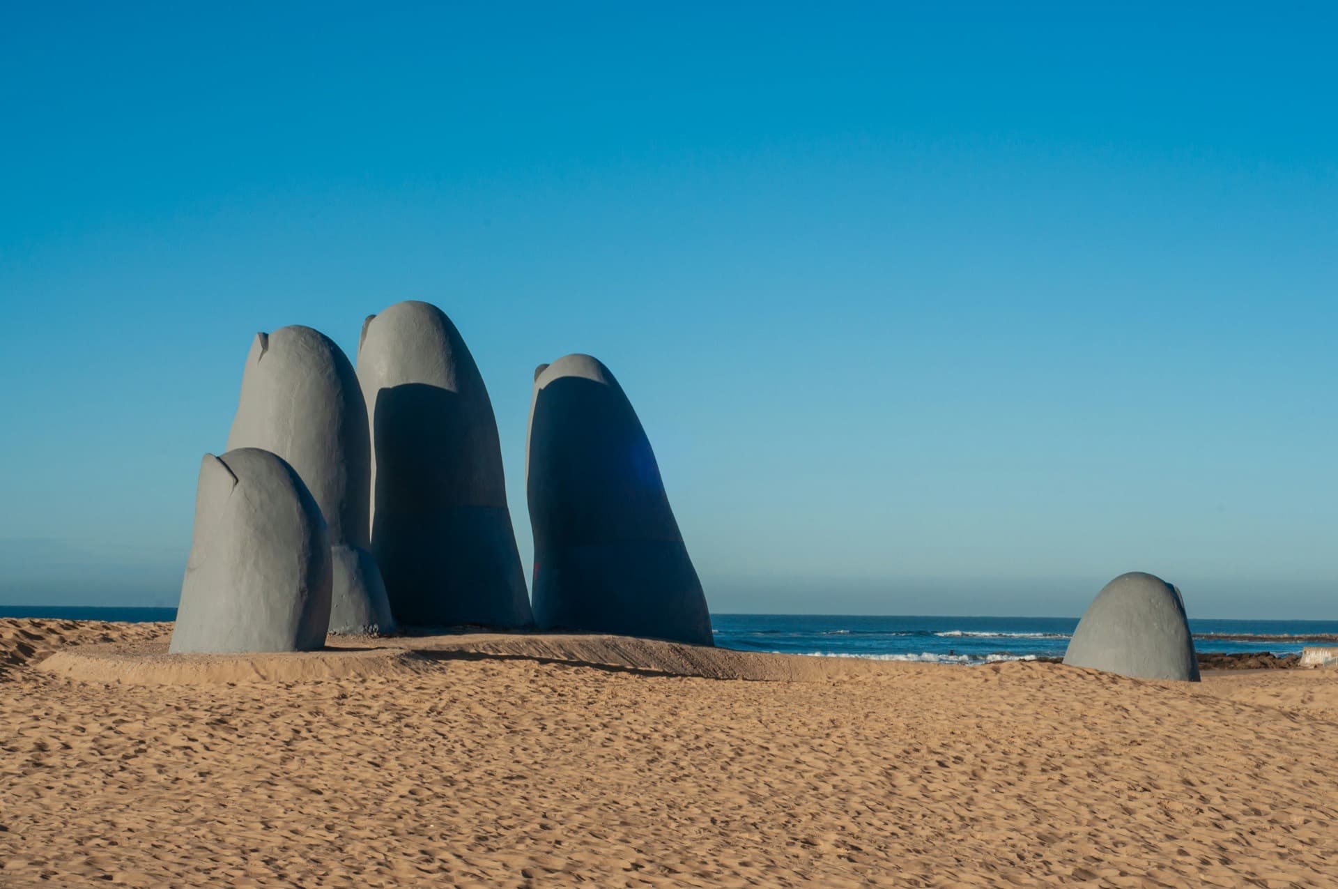 La Mano en Playa Brava, Punta del Este