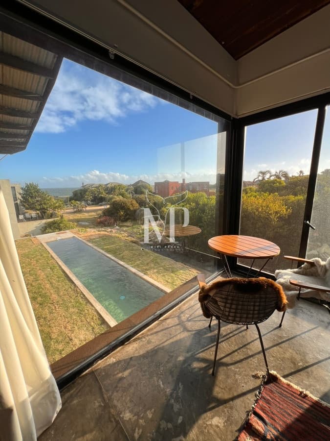 Casa cómoda con espacios hermosos de 5 dormitorios en Punta Piedras