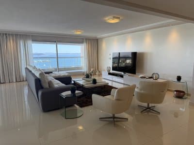 Península | Apartamento #9259 **Tu Refugio en la Elegancia de la Península: Apartamento de 4 Suites en Punta del Este**