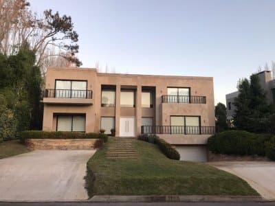 La Arbolada | Casa #9358 ¡Bienvenido a su futuro paraíso personal en La Arbolada, Punta del Este! Presentamos una joya a