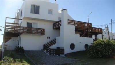 Apto sobre ruta en La Barra a pasos de todo vista al mar desde varios ambientes
