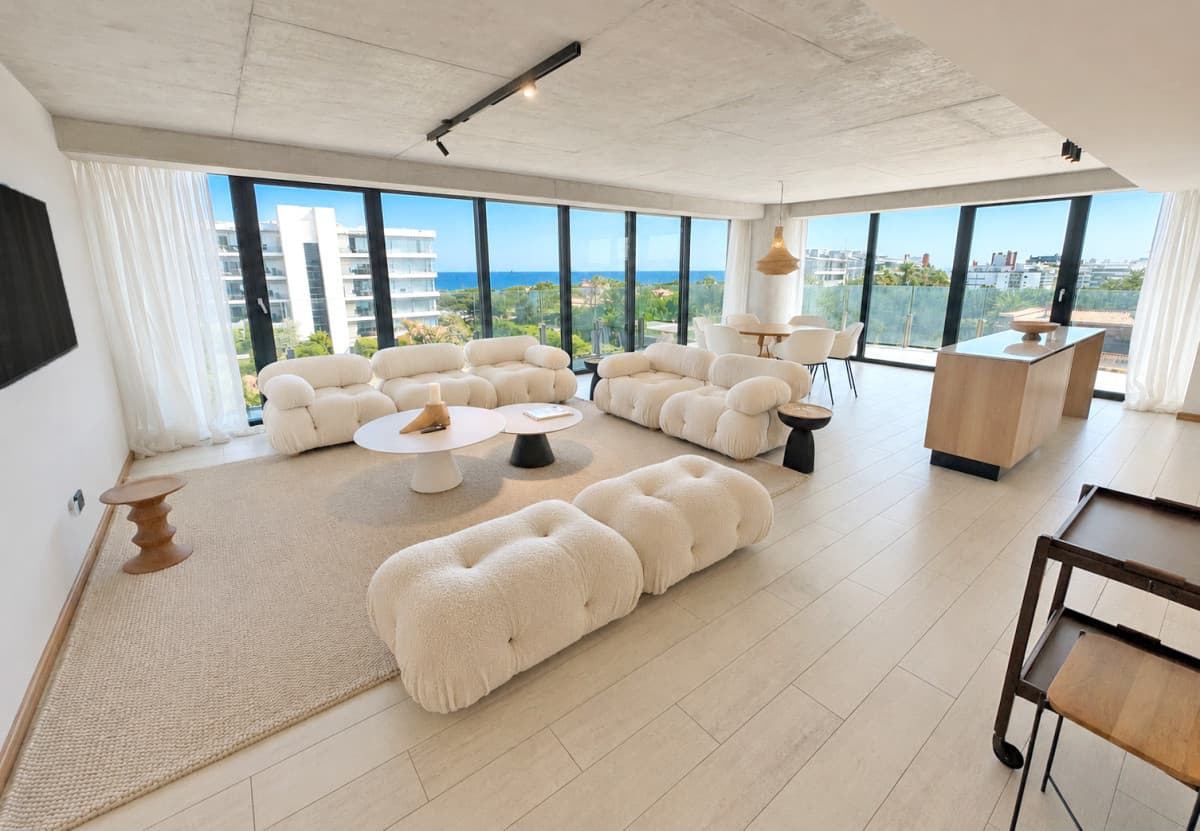 SURFSIDE esquinero, finamente decorado, 2 garajes